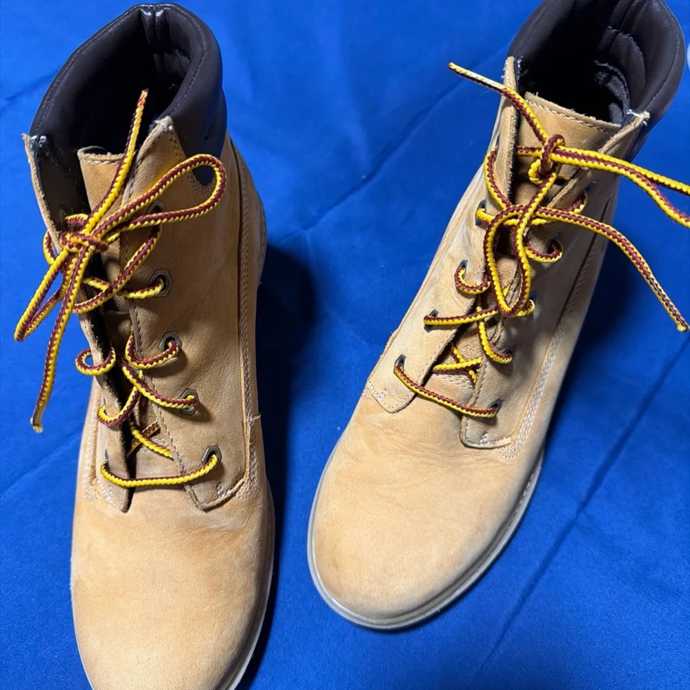 Timberland boot in brown leather, style‎ number 8251A, in women's size US 6.5.